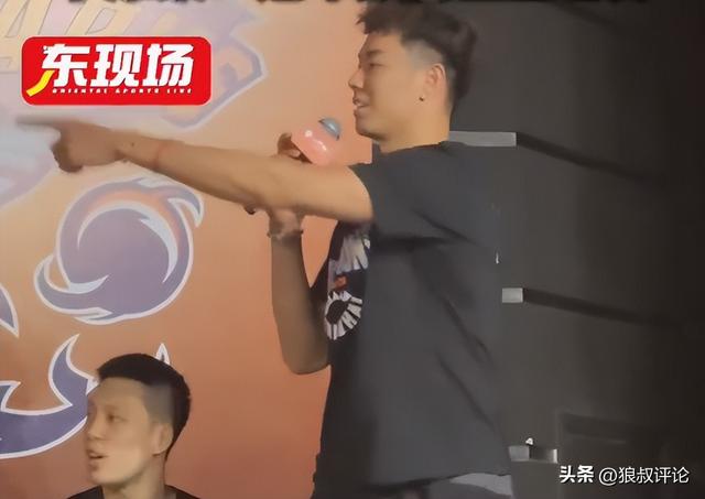 国王两年合同续约内线大将,他在本赛季的表现得到了充分地认可?
