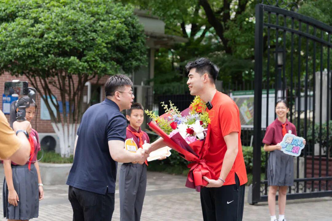 骑士休赛期调整阵容冲总冠军